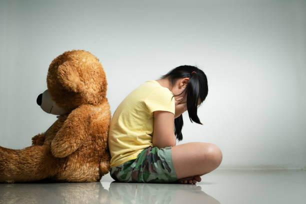 Những đứa trẻ bị chấn thương tâm lý thời thơ ấu dễ gặp các vấn đề tâm lý.