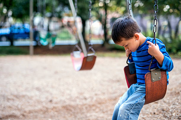  Trẻ từ 3-5 tuổi bị bỏ rơi sẽ ít hoặc ngừng nói chuyện, kém tập trung