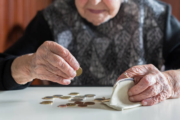 Nỗi lo về tài chính dễ khiến người cao tuổi bị rối loạn lo âu