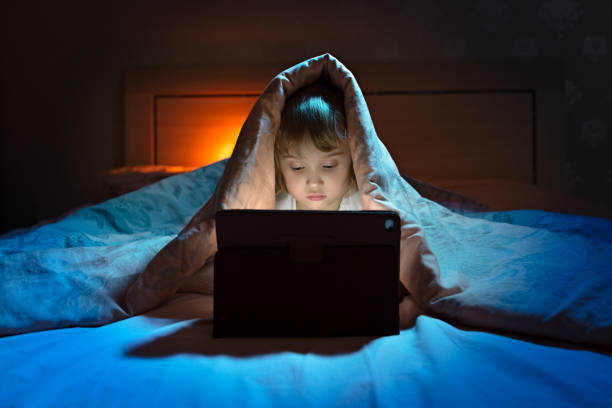 Trẻ nghiện game online có thời gian ngủ không khoa học