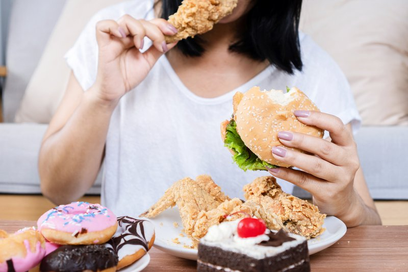 Người bệnh trầm cảm có thể tăng cảm giác thèm ăn, ăn nhiều không kiểm soát