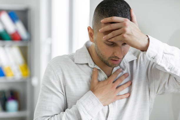 Thường xuyên vã mồ hôi tim đập nhanh là bệnh gì?