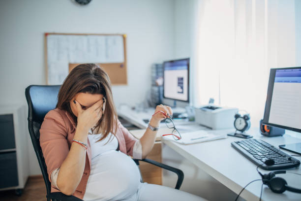 Đang bầu lại áp lực công việc khiến các mẹ khủng hoảng tâm lý