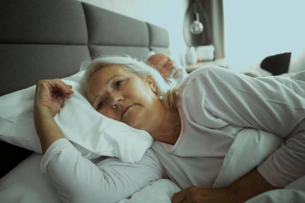 Mất ngủ là một trong những nguyên nhân phổ biến dẫn tới các vấn đề tâm lý ở người già.
