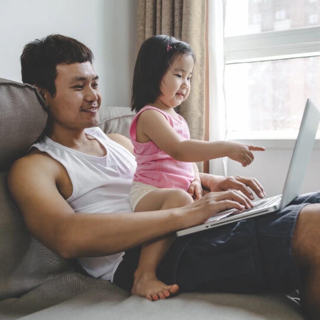Dành thời gian cho con cái nhiều nhất có thể khi có cơ hội gặp gỡ.