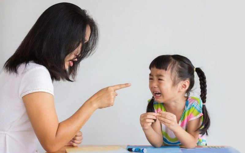 Căng thẳng, lo lắng khiến chúng ta dễ cáu gắt với người thân.